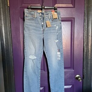 Womens NWT Levi Wedgie Straight Stretch Size 28/28